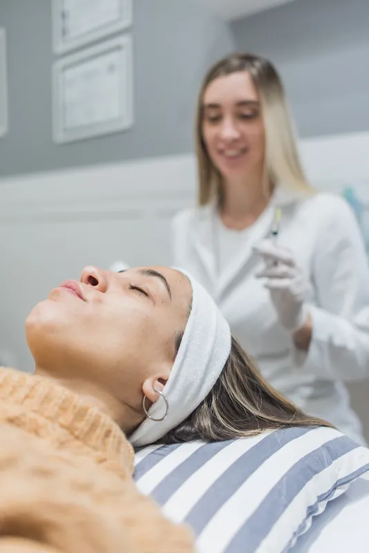 Realizamos consultas y atención de medicina estética y dermatologica.