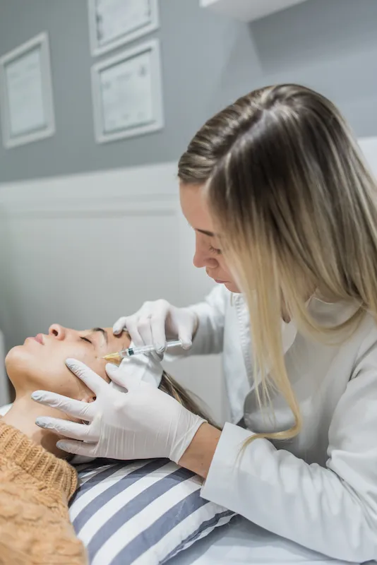 Realizamos consultas y atención de medicina estética y dermatologica.